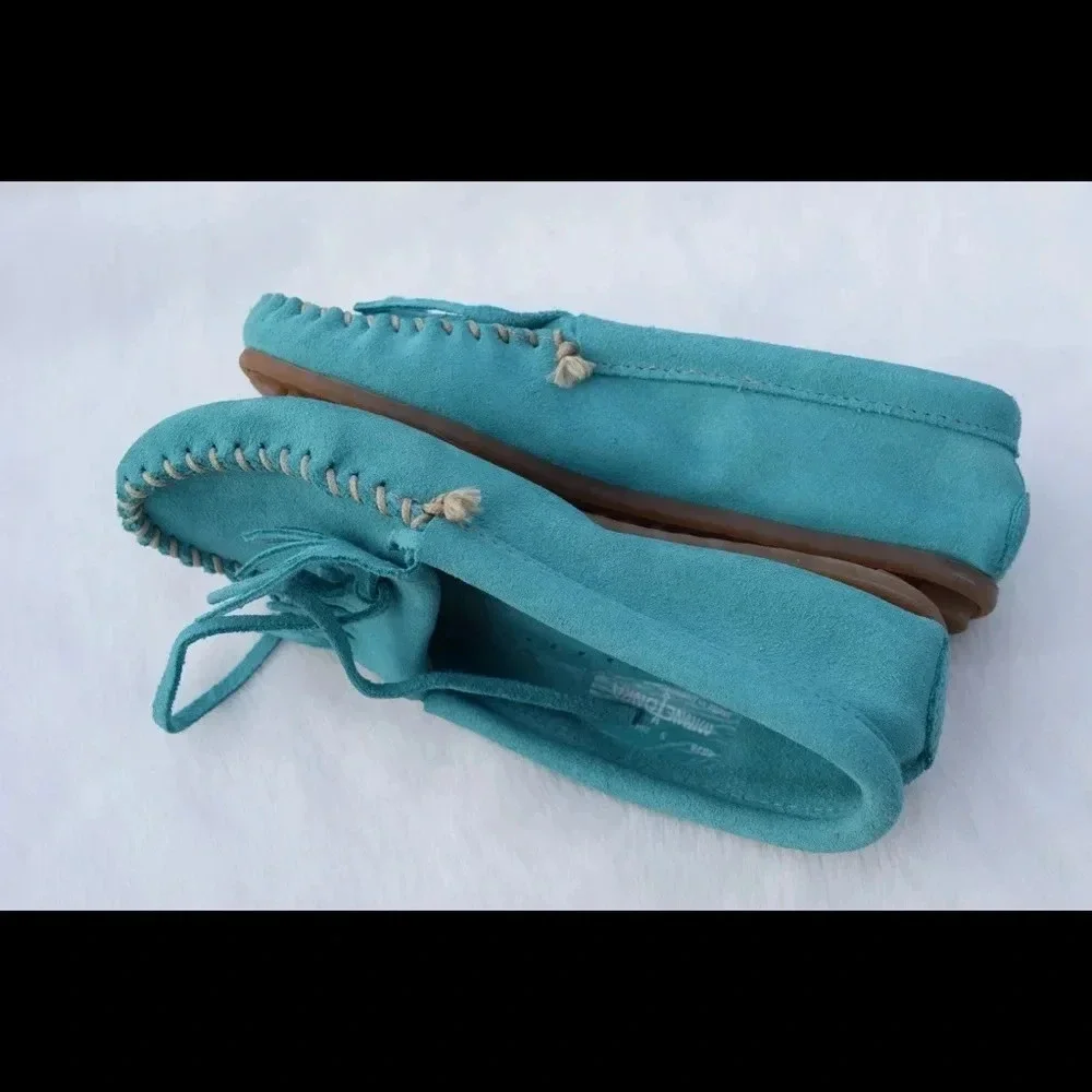 NWOT Minnetonka suede flats